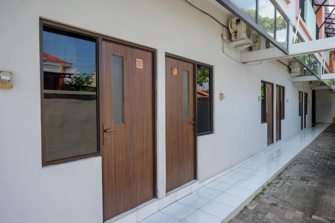 Hotel Reddoorz Near Stasiun Tawang Semarang Exterior foto
