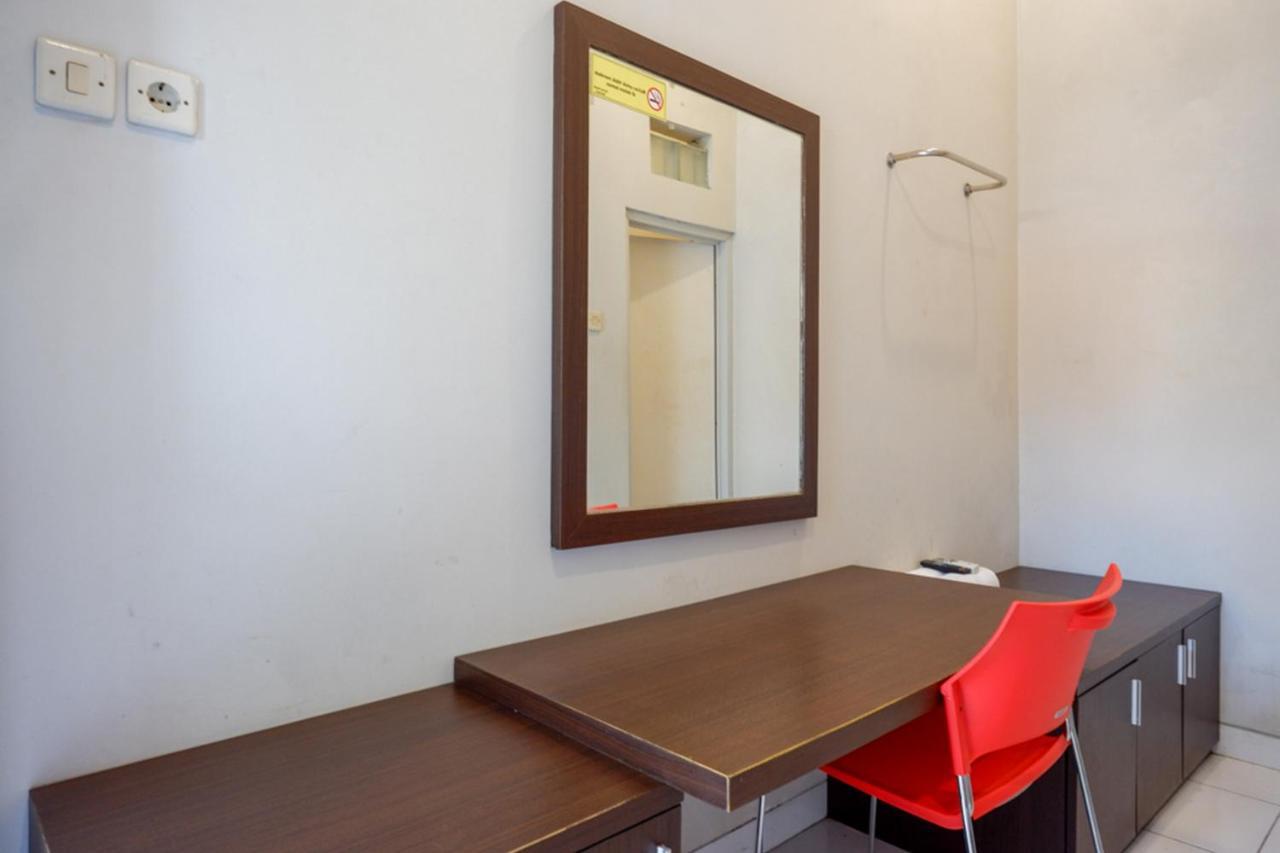 Hotel Reddoorz Near Stasiun Tawang Semarang Exterior foto