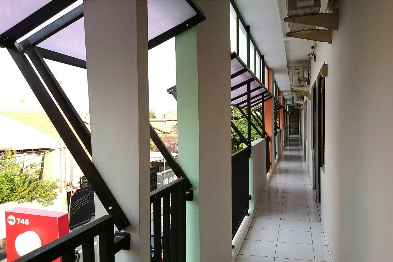 Hotel Reddoorz Near Stasiun Tawang Semarang Exterior foto