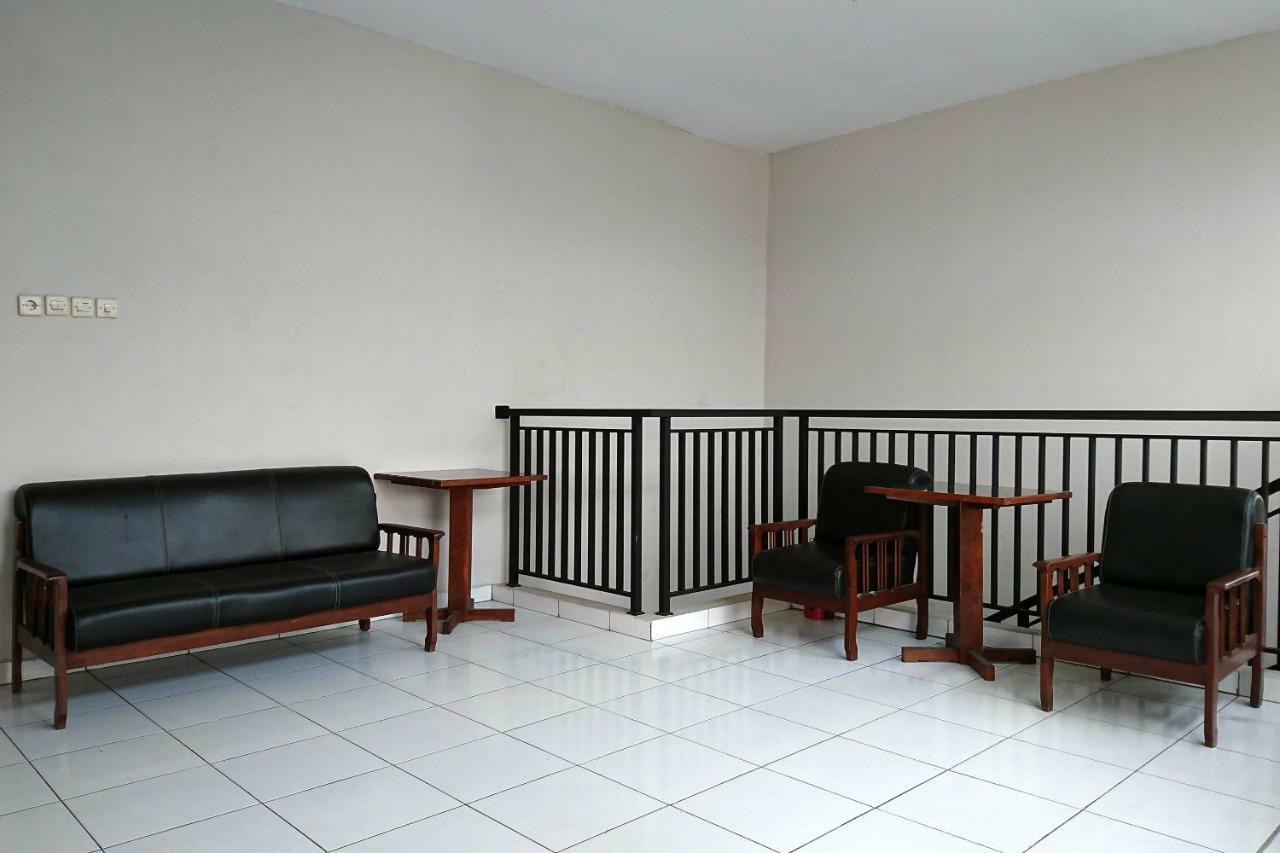Hotel Reddoorz Near Stasiun Tawang Semarang Exterior foto